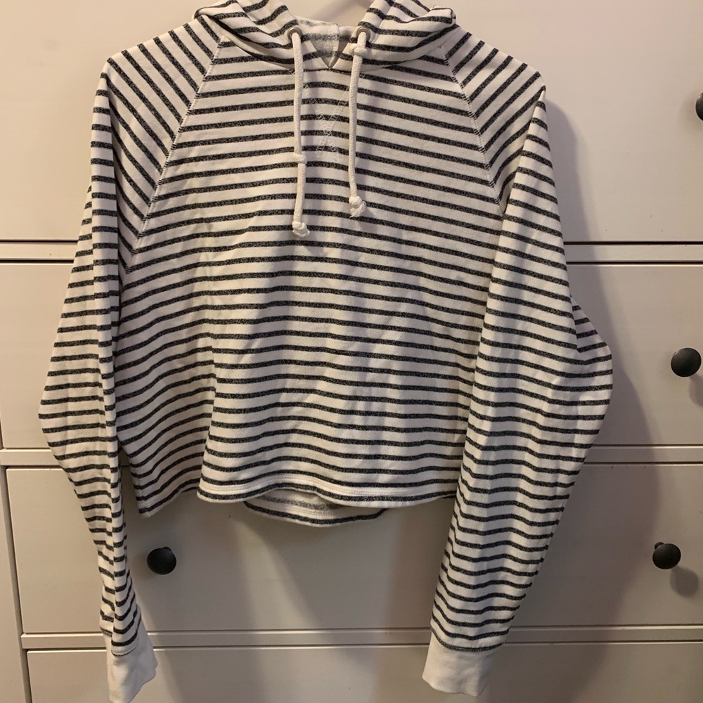H&M CROPPED SWEATSHIRT